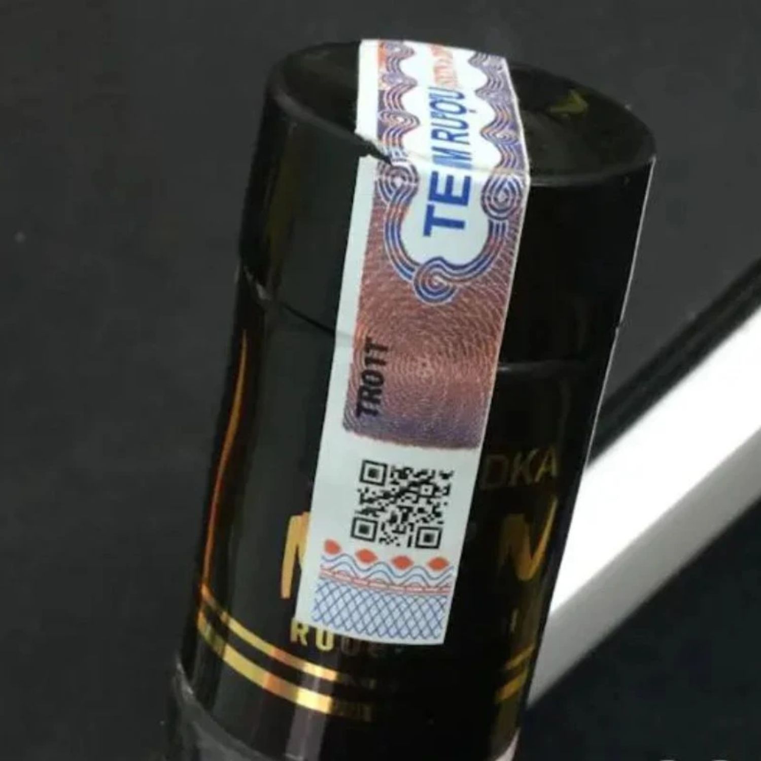 Địa chỉ in tem niêm phong nắp chai, nhãn dán niêm phong chỉ từ 100đ/tem - Thiết kế miễn phí từ 1000 tem