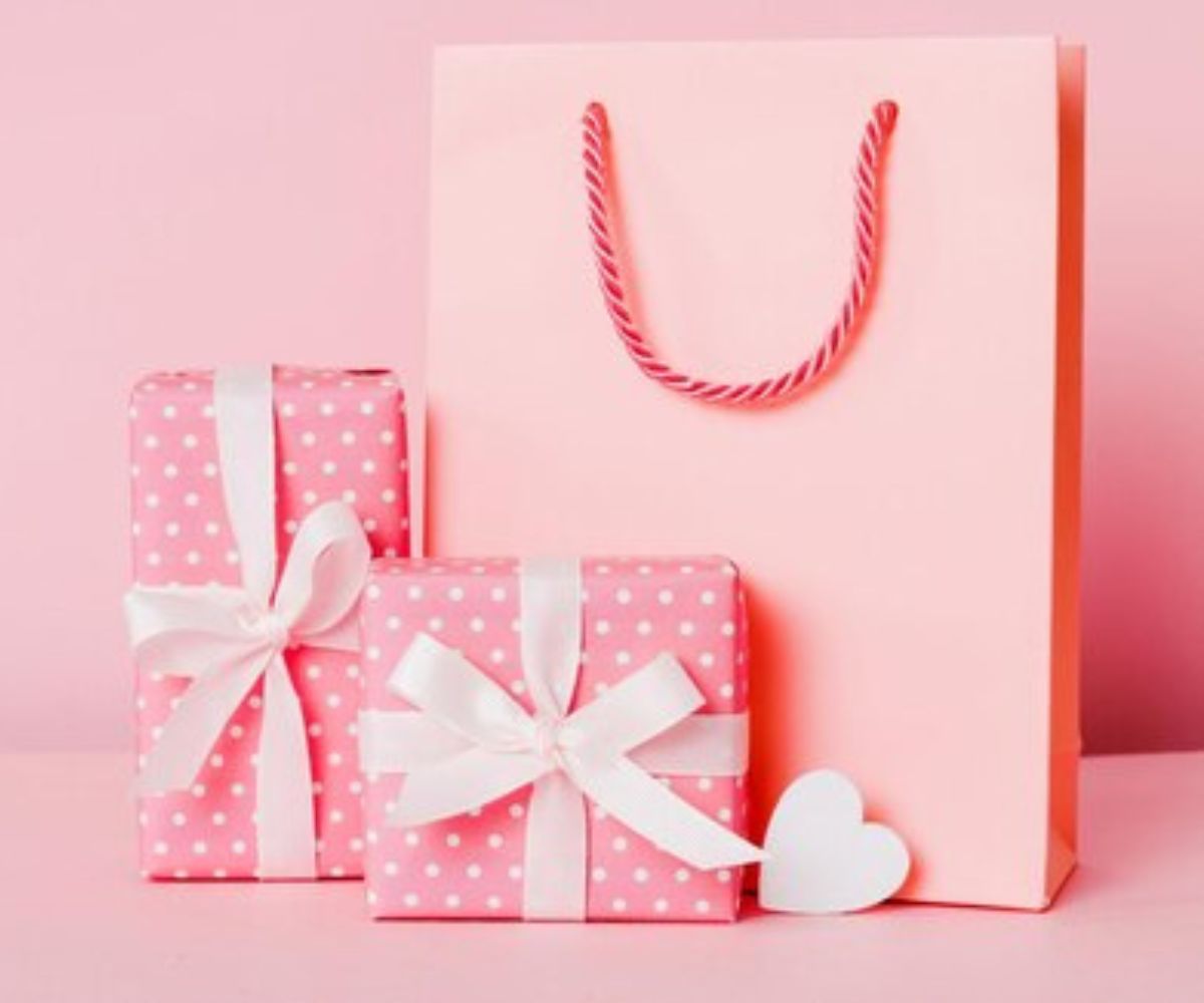 Xưởng in túi giấy hồng cao cấp, đựng quà tặng theo yêu cầu, giá rẻ